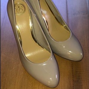 Jessica Simpson Tan patent leather heels